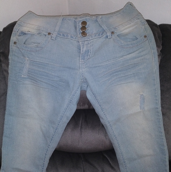 No Boundaries Capri - Picture 2 of 3